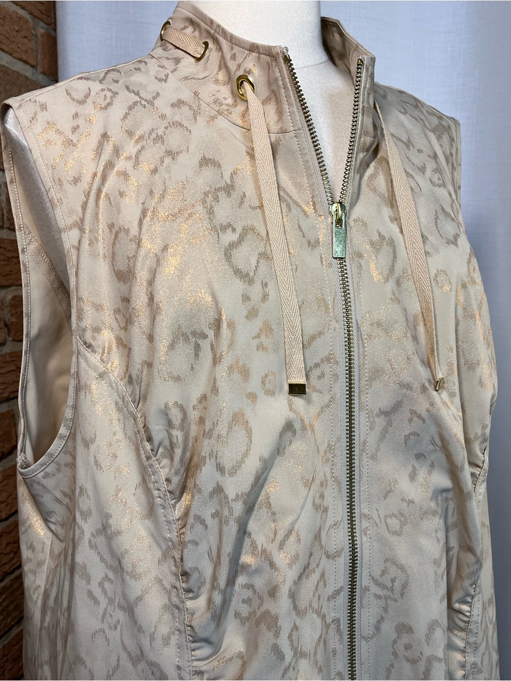 Zenergy by Chico’s Leopard Print Zip Vest Size 3 / ladies US 16 Gold Shimmer - Picture 4 of 10